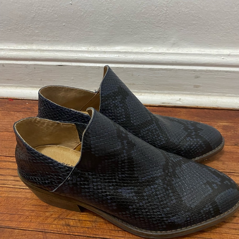 Lucky brand ankle boot
